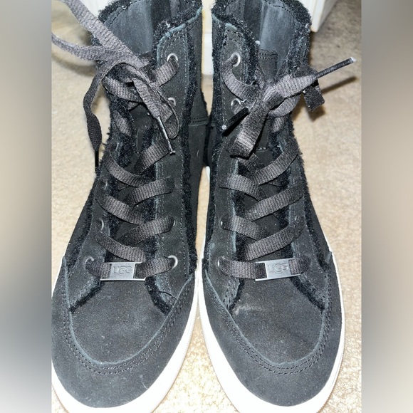 UGG Woman’s shoes - Picture 1 of 4